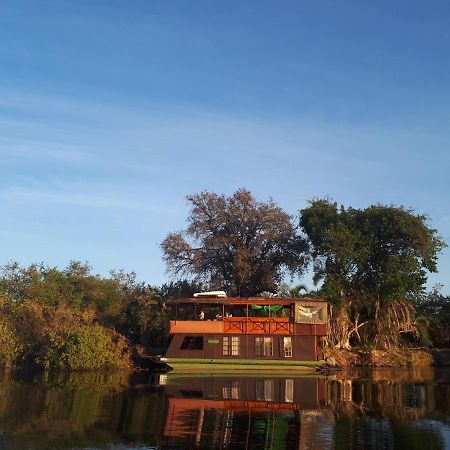 Hotel Kubu Queen Houseboat Shakawe Exterior foto