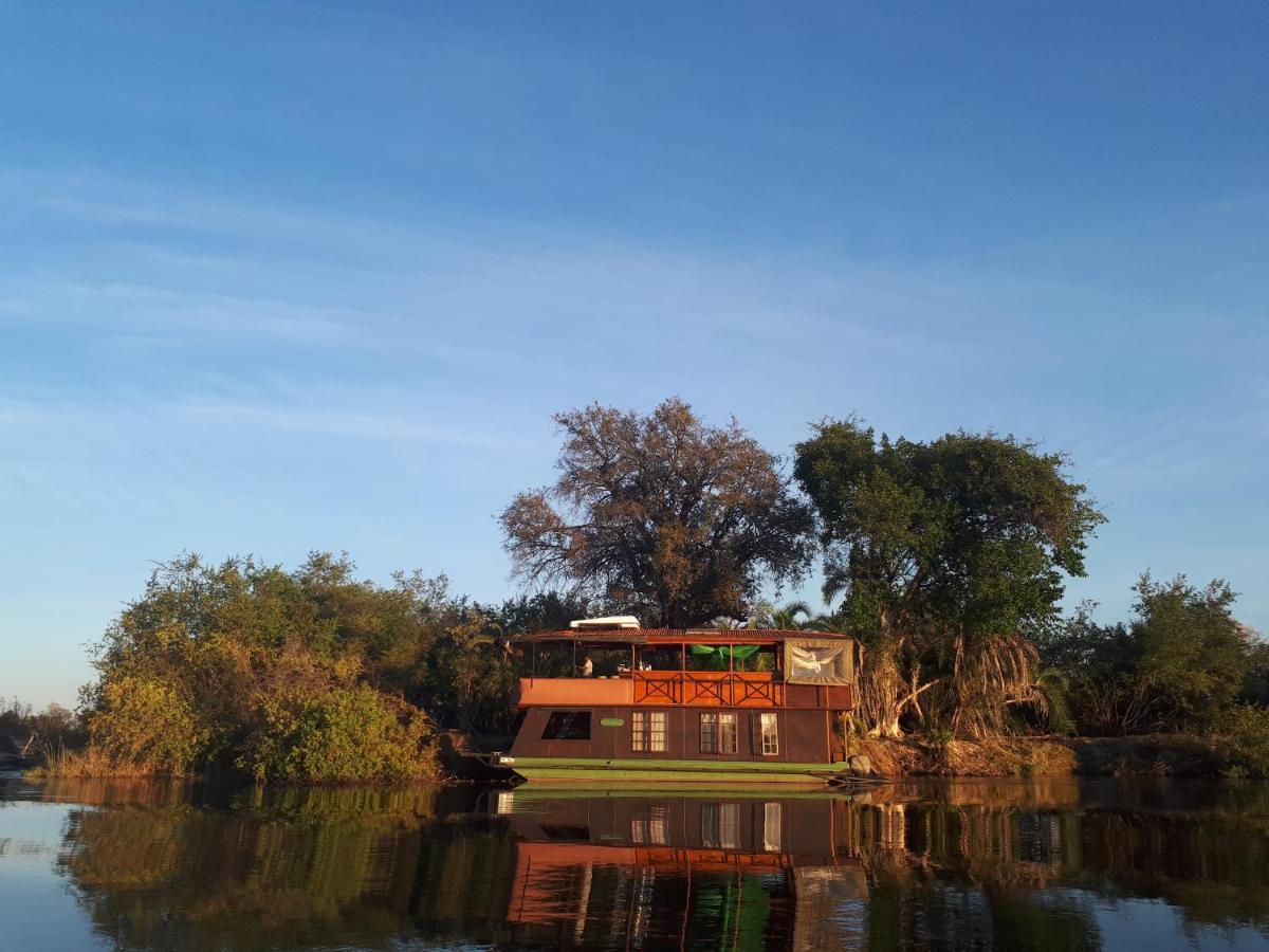 Hotel Kubu Queen Houseboat Shakawe Exterior foto